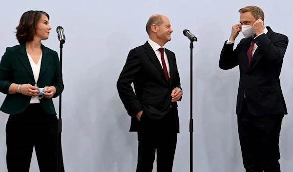 Co-leader of Germany's Greens, Annalena Baerbock, Finance Minister and Vice-Chancellor and candidate for chancellor Olaf Scholz, and leader of Germany's FDP party Christian Lindner in Berlin on October 15, 2021 | AFP