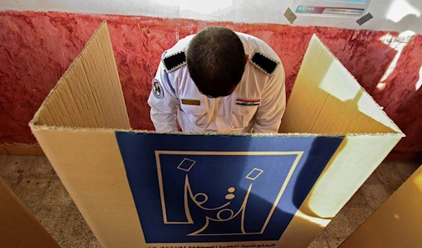 Members of the Iraqi Security Forces participate in the special poll for the legislative elections in Najaf