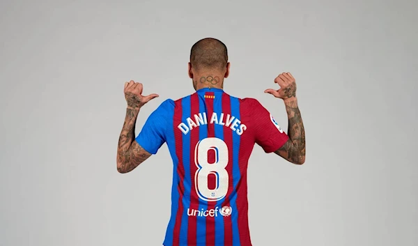 Alves Returns to Barca to Fight For His Place