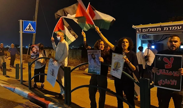 A demonstration in front of Kaplan Hospital in solidarity with the prisoners