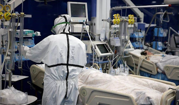 A medic tends to patients with coronavirus disease (COVID-19) in the Pirogov hospital's intensive care unit (ICU) in Sofia, Bulgaria, October 15, 2021. Stoyan Nenov/File Photo/REUTERS