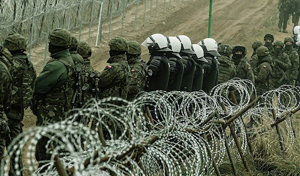 Polish soldiers on the border with Belarus