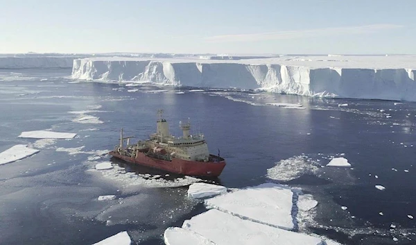 "Doomsday" glacier threatens to break off Antarctica