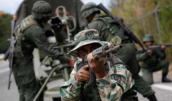 Eight Venezuelan soldiers are "rescued" after being kidnapped on the borders.