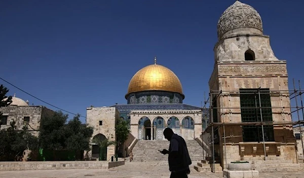 Settlers continue provoking activities at Al-Aqsa Mosque.