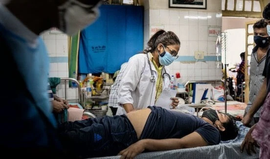 A doctor treating a Covid patient at a hospital in Dhaka.