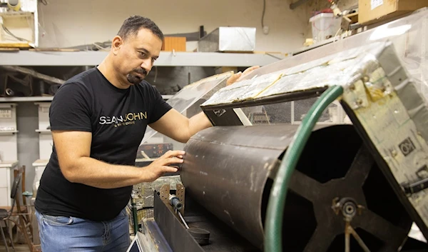 Alharbawi Naseer Tawfiq Alwan assembled a prototype of the distiller in the UrFU workshop. Photo: Ilya Safarov.