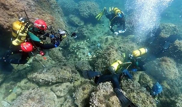 Two Amateur Freedivers Uncover Significant Roman Coins in Spain