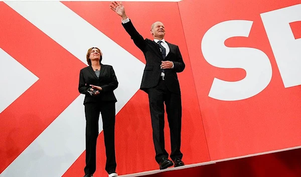 Social Democratic Party (SPD) leader and top candidate for chancellor Olaf Scholz and his wife Britta Ernst react after first exit polls for the general elections in Berlin, Germany, September 26, 2021 | Reuters