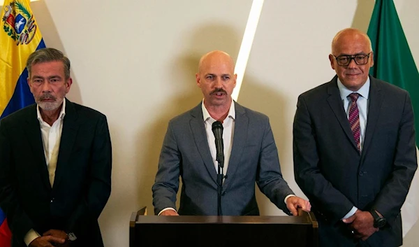 Opposition delegate Gerardo Blyde Pérez, Norwegian mediator Dag Nylander, and the head of the Caracas delegation Jorge Rodriguez (From left to right) | AFP