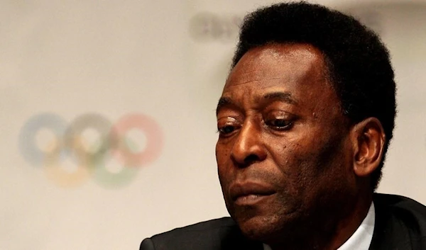 Pele undergoes surgery