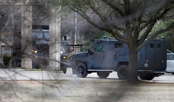 US police surrounding the Texas synagogue