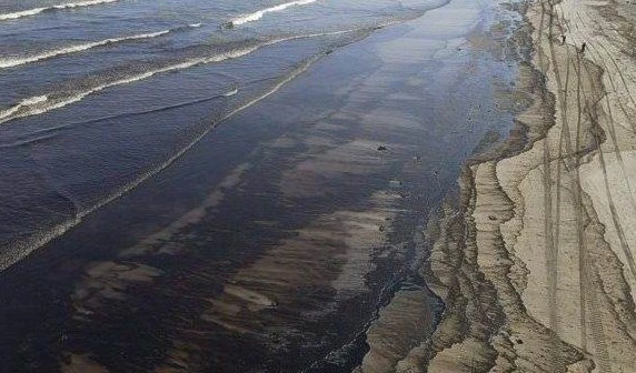 Fishermen protest after eruption causes oil spill in Peru