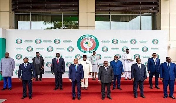 ECOWAS leaders adopt "harsh" sanctions against Mali