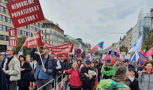 Massive rallies held in Prague over unbearable cost of living