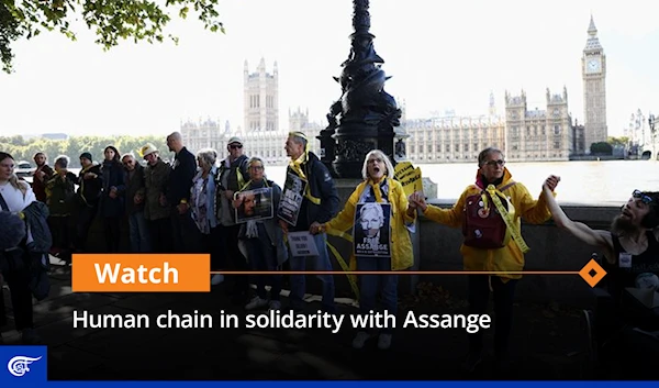 Human chain in solidarity with Assange