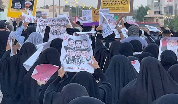 Women in Bahrain protesting yesterday against the Bahraini regime (via Twitter @AlegnaCesho)