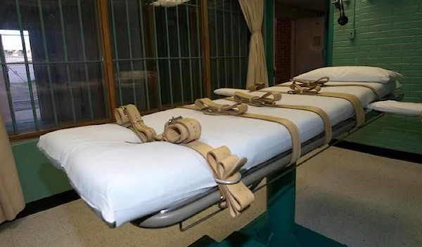 The death chamber and the steel bars of the viewing room are seen at the federal penitentiary in Huntsville, Texas September 29, 2010. Source: REUTERSPIX