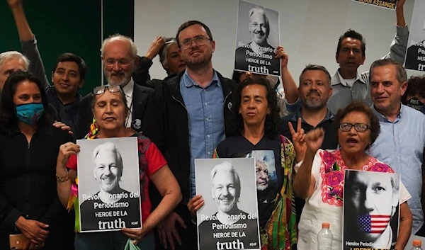 WikiLeaks team to discuss Assange with Colombian president, others.