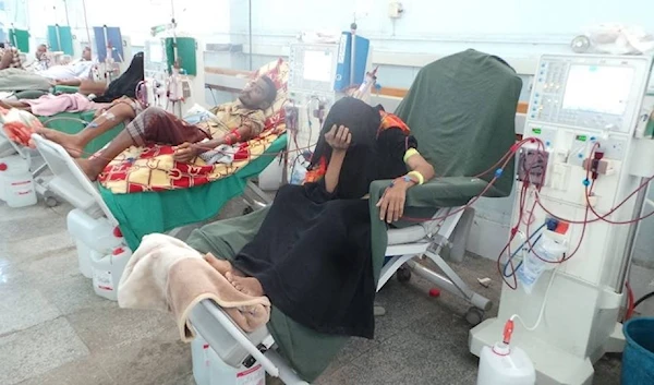 Kidney failure patients performing dialysis at a hospital in Yemen. via Twitter (@Alahnomi_ABDO)