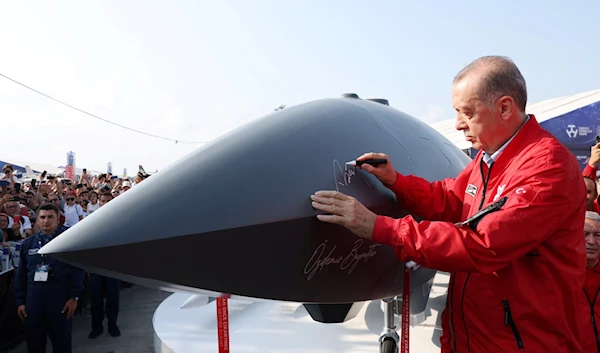 Turkish President signing a Bayraktar Kizilelma (Daily Sabah)