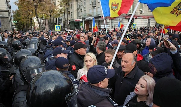 Police officers block a street during an anti-government protest in Chisinau, Moldova October 23, 2022. REUTERS/Vladislav Culiomza