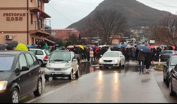 Serbs barricading roads (@Ricardo89886956)