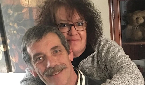 Husband and wife Steve and Wendy Hawkins, 58 and 52, died within 12 hours of each other after facing separate battles with cancer.