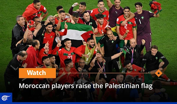 Moroccan players raise the Palestinian flag