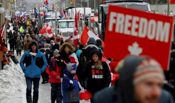 Demonstrators and vehicles clog downtown streets in Ottawa on Saturday as truckers and their supporters protest against coronavirus vaccine mandates. (Reuters)