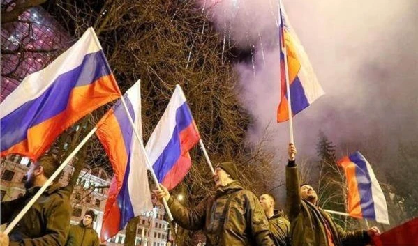 People celebrating in Donbass, February 21, 2022