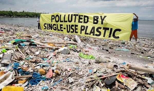 An instance of sheer pollution in Canada. (Greenpeace)