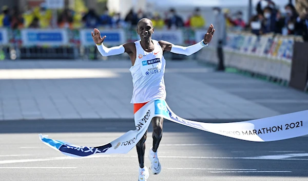 Kipchoge wins Tokyo Marathon, fails to break his Berlin record