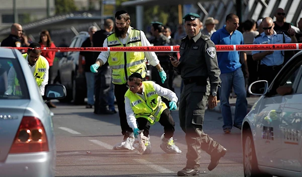 An Israeli settler was injured near the Ibrahimi Mosque in Al-Khalil