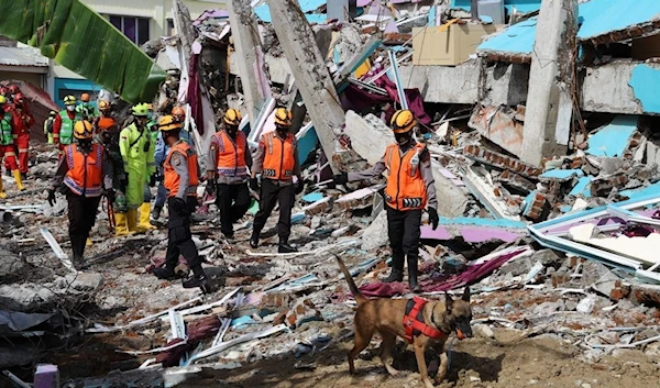 Officers are evacuating victims of natural disasters in JAKARTA - Jan 2021 (BNPB)