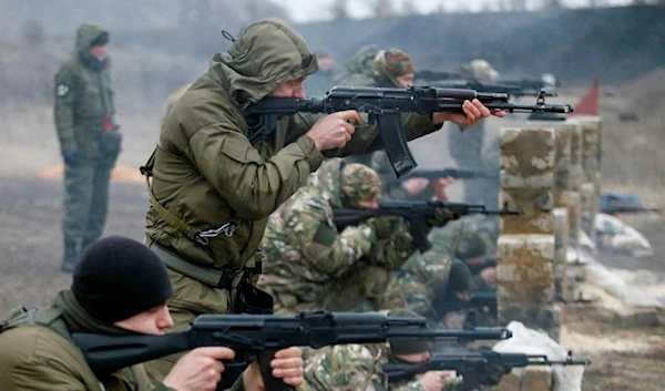 Donetsk forces training at a shooting range