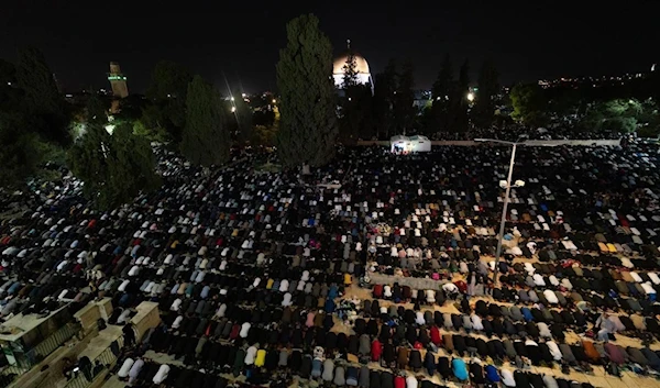 About 250,000 Palestinians celebrate Laylat Al-Qadr in Al-Aqsa