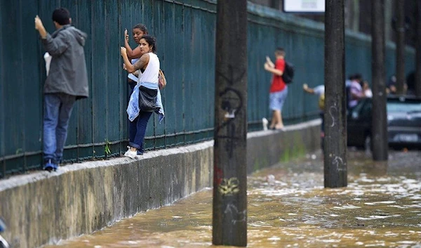 Deadly torrential rains hit Rio de Janeiro (BBC)