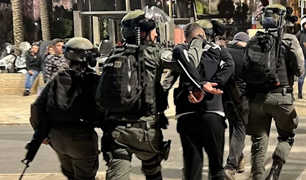 IOF attack Palestinians in Bab Al-Amoud in occupied Al-Quds