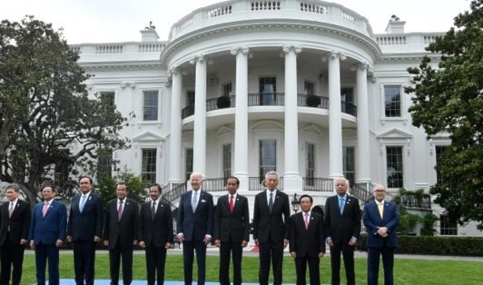 US President Joe Biden (C) poses with leaders from the Association of Southeast Asian Nations (ASEAN) in Washington.(AFP)