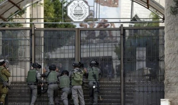 The occupation forces fired rubber-coated metal bullets and sound bombs in the vicinity of Al-Quds University.