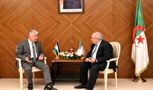 Algerian PM, Ramtane Lamamra, with Palestinian minister of social development, Ahmed Majdalani.