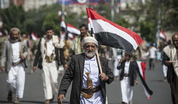 A man holds Yemen's flag during a ceremony to commemorate the 26th anniversary of Yemen's reunification, Sanaa, Yemen, , May 22, 2016 (AP Photo/Hani Mohammed)