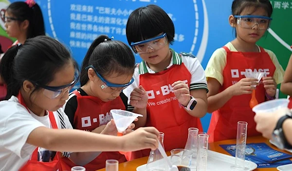 Chinese children in a school experiment (CGTN)