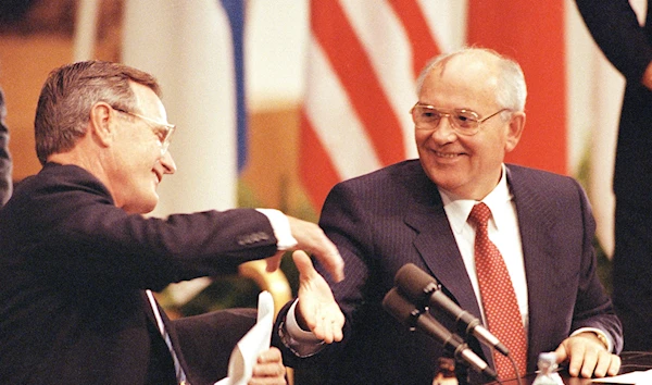 U.S. President George Bush shakes hands with Soviet President Mikhail Gorbachev at the conclusion of their joint news conference ending the one day summit, Sunday, Sept. 9, 1990 in Helsinki (AP Photo/Liu Heung Shin)