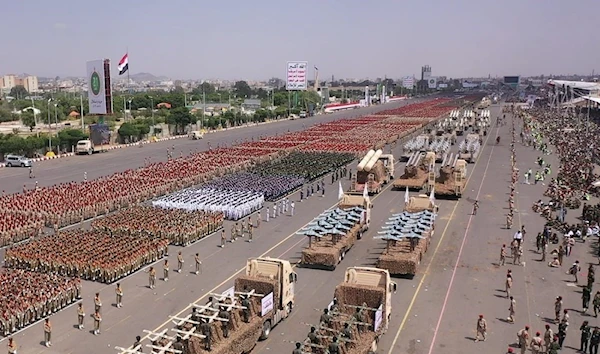 Yemeni Armed Forces unveil latest strategic weapons in military parade