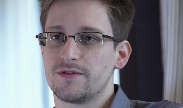 Snowden receives Russian citizenship at