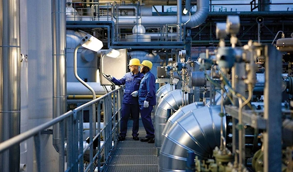 Two BASF employees at an inspection tour at the Ludwigshafen plant