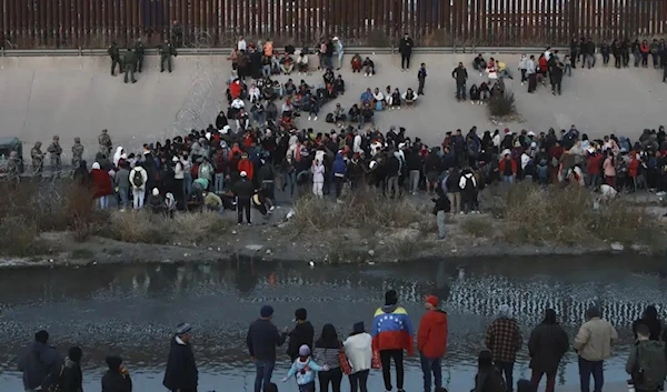 Migrants gather at a crossing into El Paso, Texas, as seen from Ciudad Juarez, Mexico, Tuesday, Dec. 20, 2022 (AP)