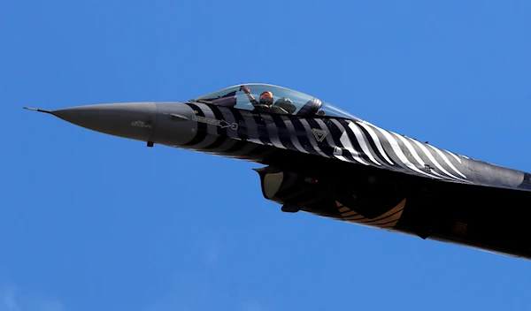 An F-16 aircraft of the Turkish Stars aerobatic team of the Turkish Air Force performs during Teknofest airshow in Istanbul, Turkey September 20, 2018. (Reuters)